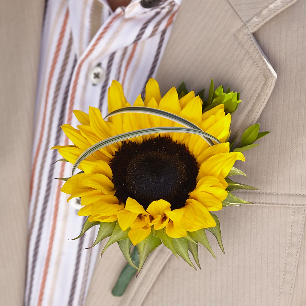 Free Spirit Boutonniere – Jasmin Florist, S Richmond Hl NY